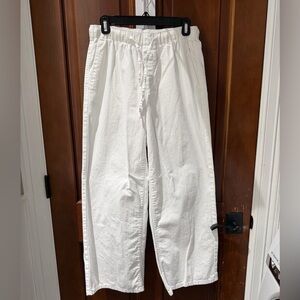 Banana Republic White Summerweight Pull On Pants